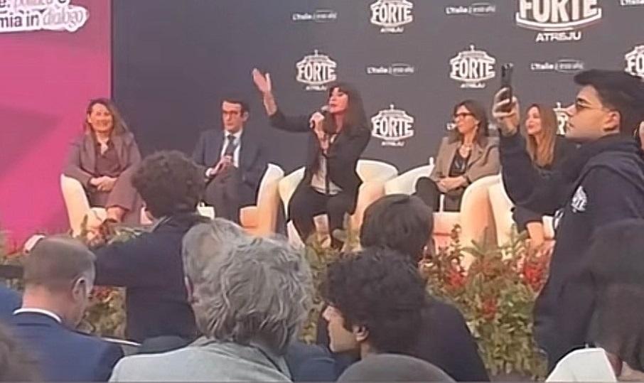 Bernini agli studenti del semestre filtro: «Poveri comunisti». C’è anche la rettrice di Unife