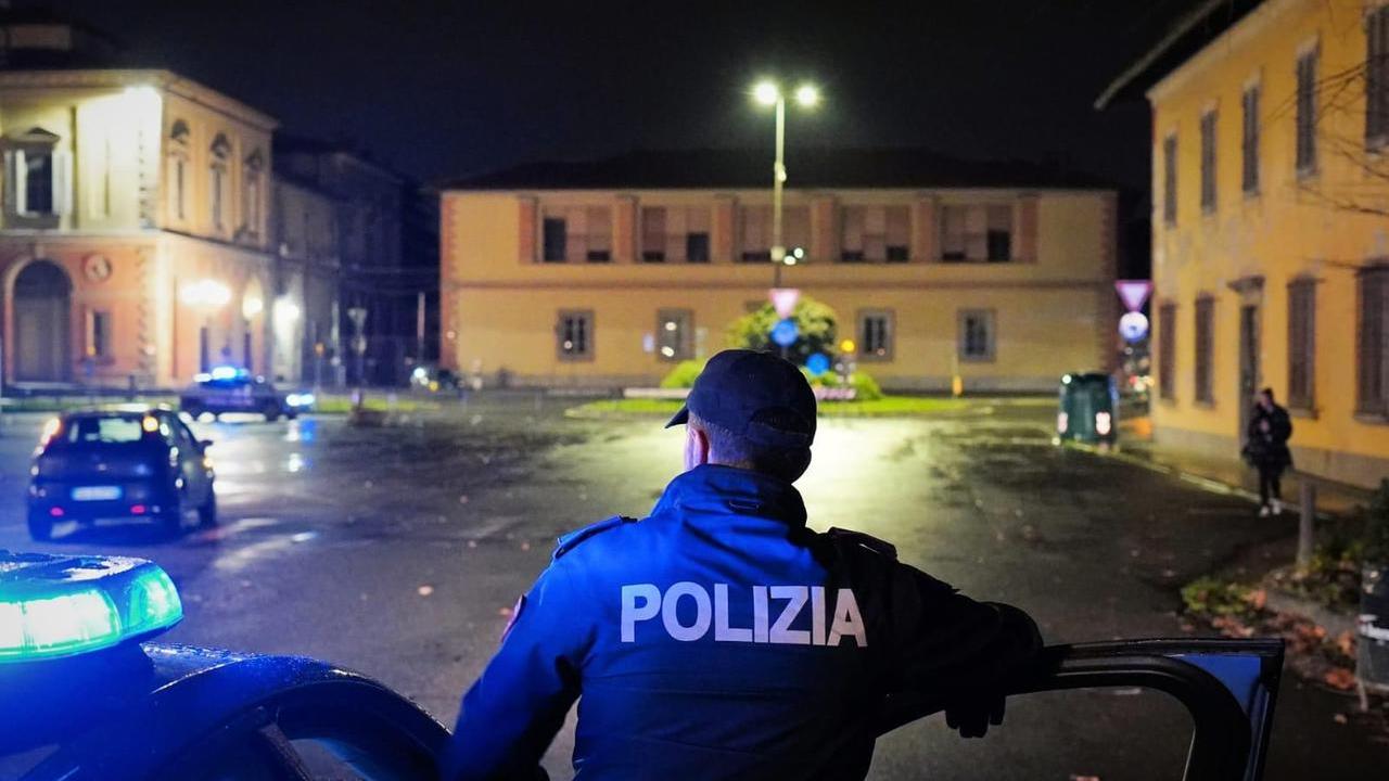 L’agguato della gang in strada a Firenze, calci e pugni a un ragazzo per rapinarlo: arrestati quattro giovani, tre sono minori