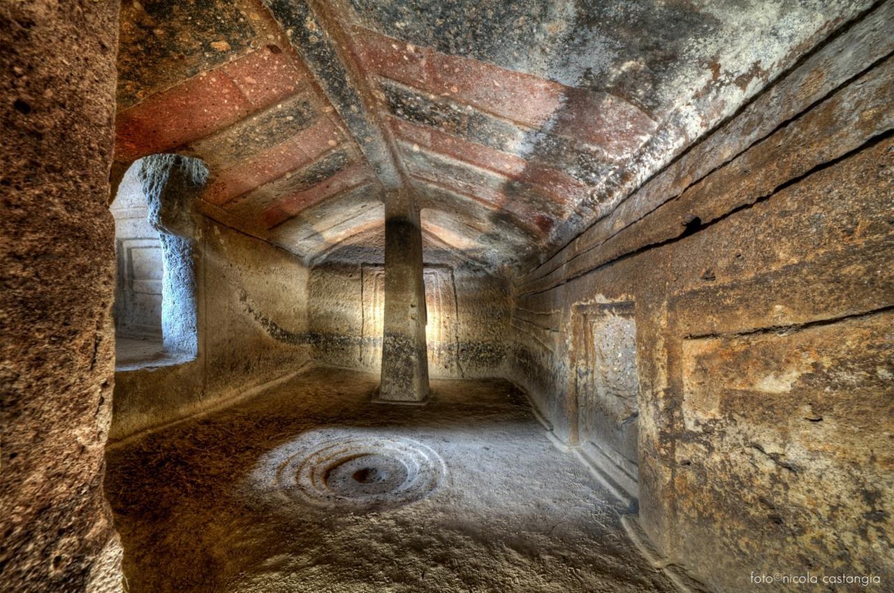 S'Incantu la Domus De Janas dipinta Monte Siseri