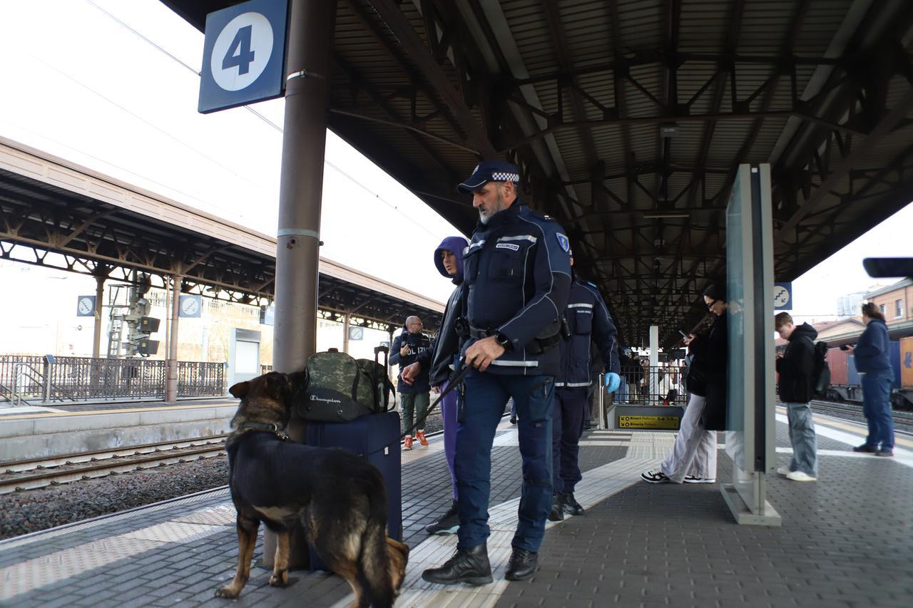 Sicurezza in stazione: tra spaccio e degrado, il dibattito finisce sull'ipotesi dei “cani-robot”
