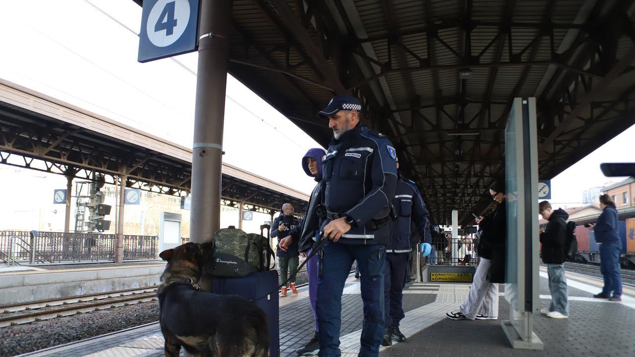 Sicurezza in stazione: tra spaccio e degrado, il dibattito finisce sull'ipotesi dei “cani-robot”