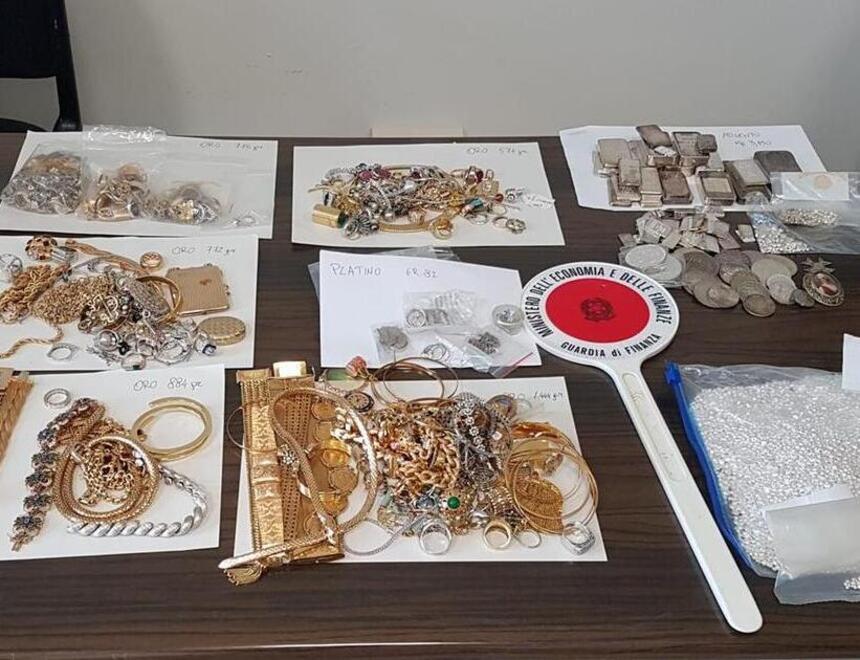 Traffico di oro Ferrara-Svizzera: «Il processo si faccia a Varese»