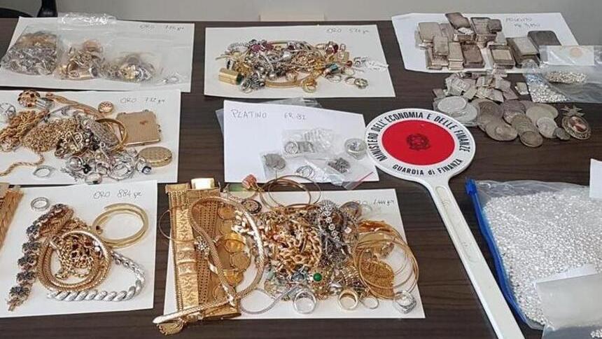 Traffico di oro Ferrara-Svizzera: «Il processo si faccia a Varese»