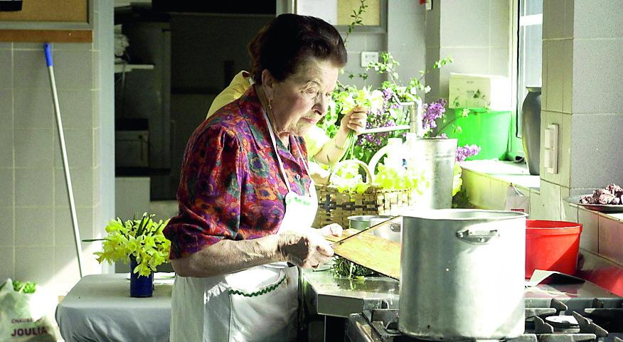 Colf, badanti e baby sitter: in arrivo gli aumenti in busta