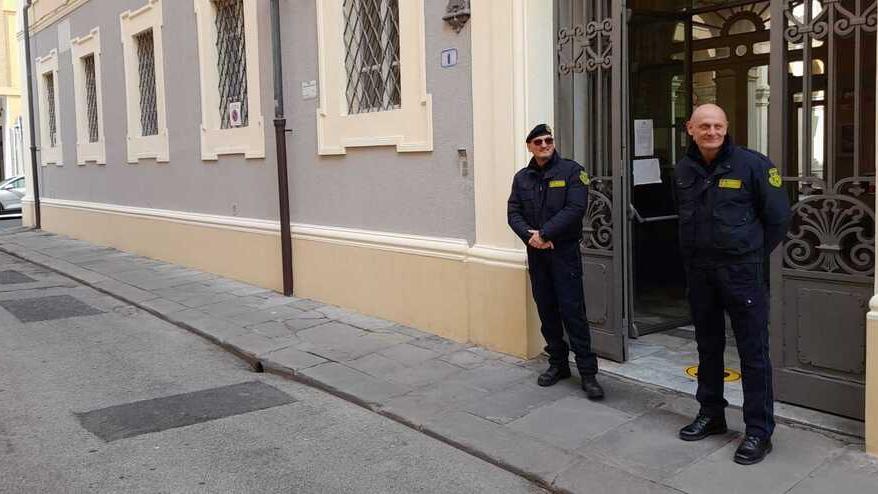 L’ingresso del palazzo di giustizia in via Falcone e Borsellino (Foto d’archivio)