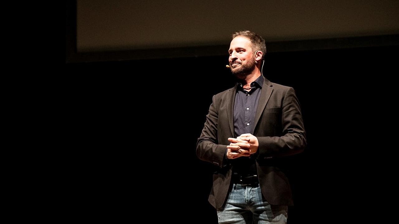 Caccamo protagonista al Nuovo di Ferrara: «Ridiamo insieme, è liberatorio»