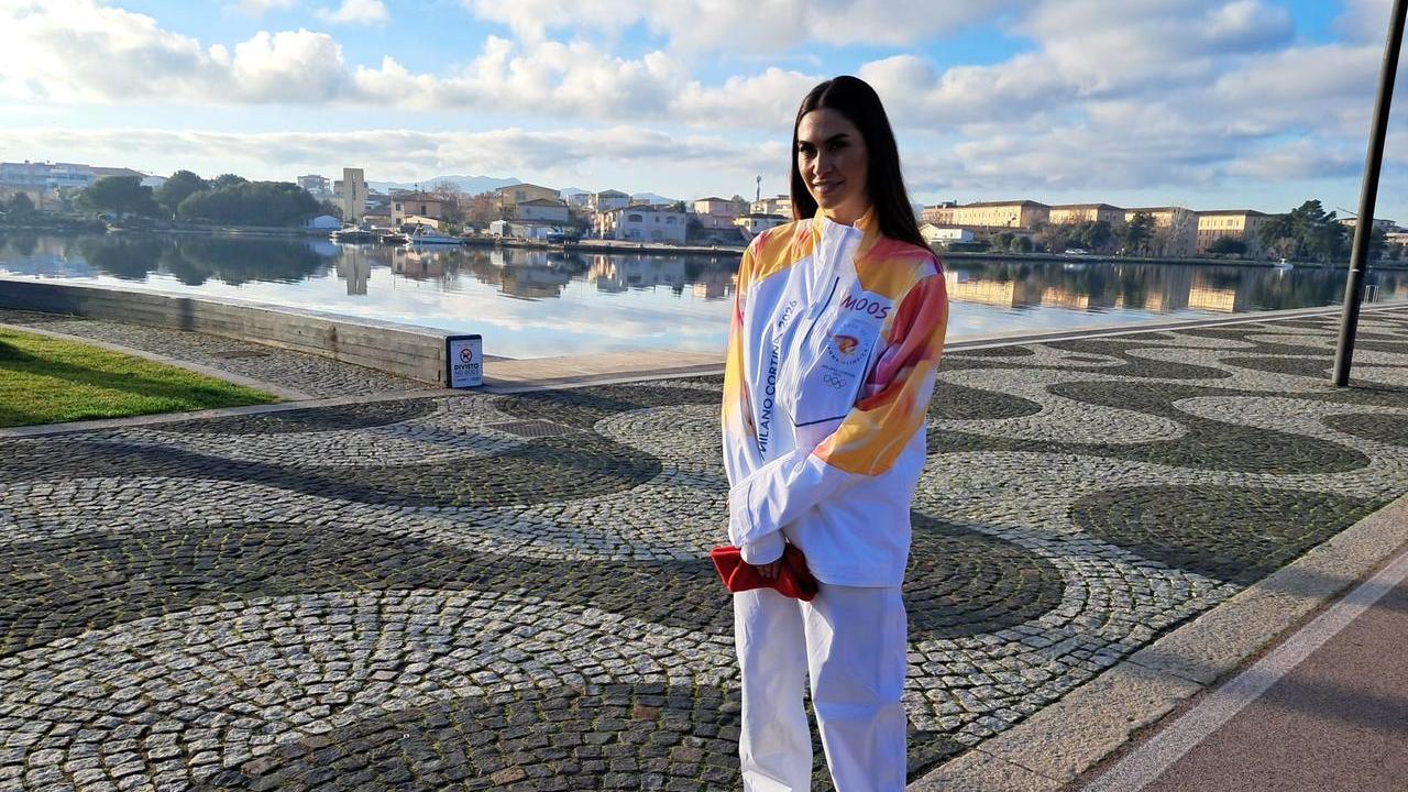 Melissa Satta a Olbia: «Che esperienza unica portare la fiaccola olimpica in Sardegna» – VIDEO