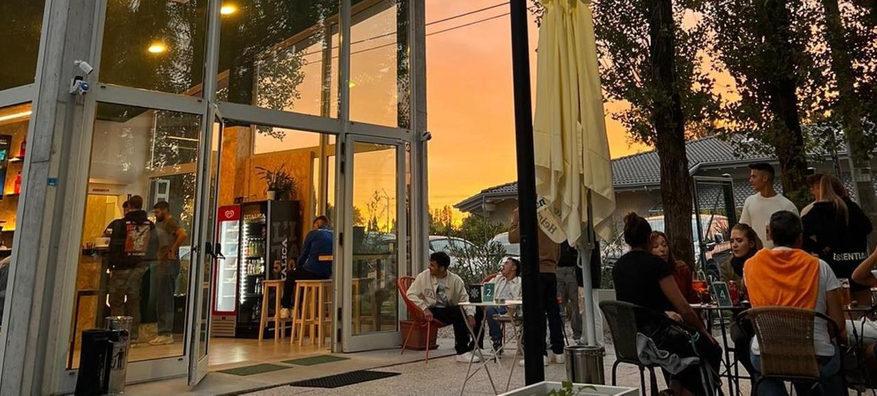 Furto e danni al bar “3º Tempo” a Bondeno, rubato il fondo cassa