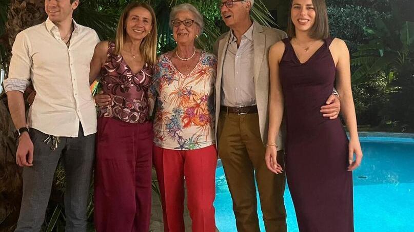 Maria Grazia Biondi al centro con la sua famiglia