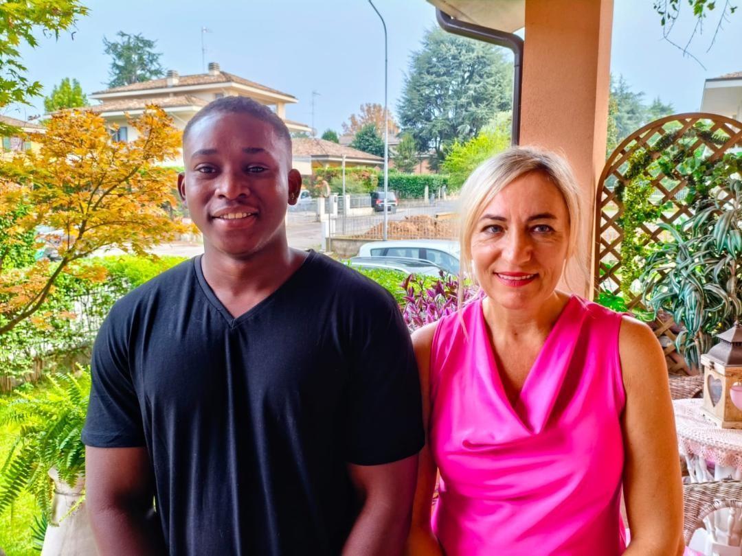 La reggiana che ha accolto nella sua famiglia Herman, 18enne scappato dal Camerun