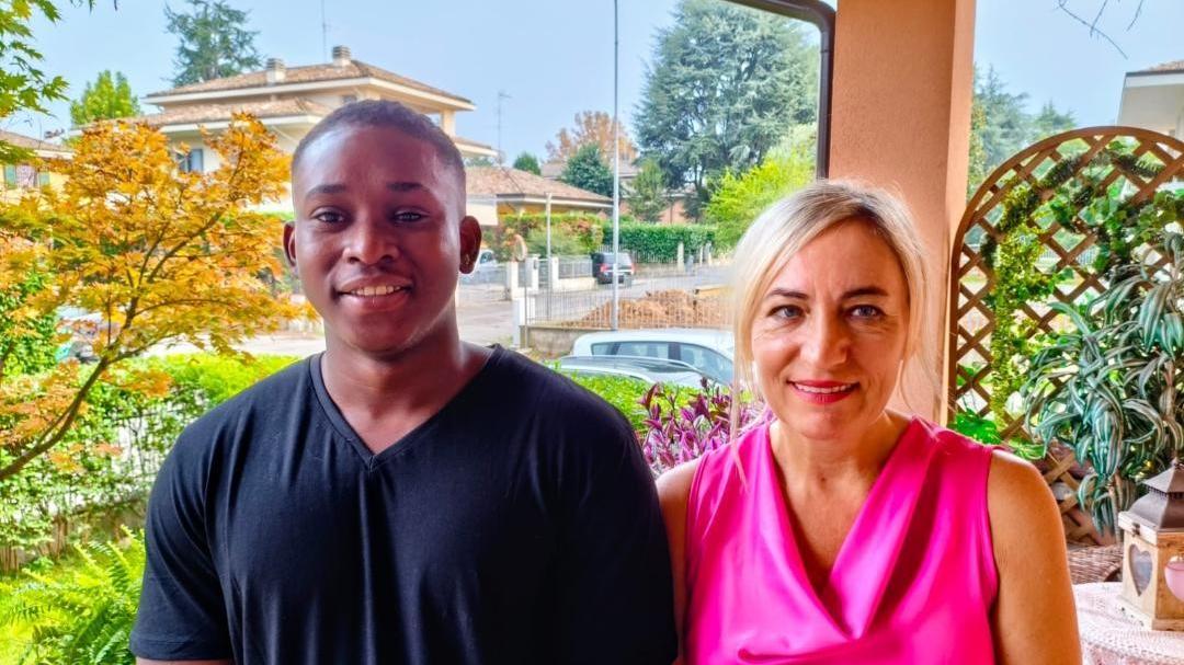 La reggiana che ha accolto nella sua famiglia Herman, 18enne scappato dal Camerun