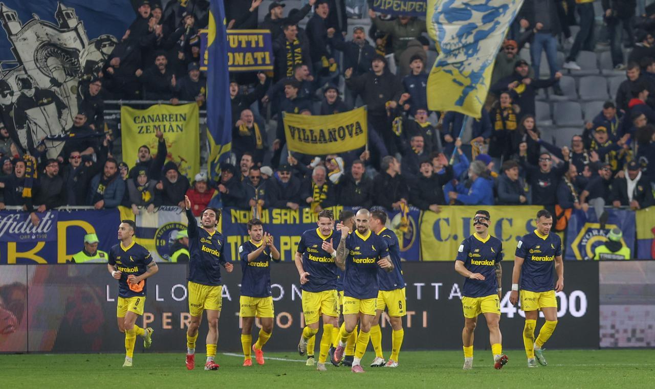 
	L'esultanza del Modena sotto la curva ospiti

