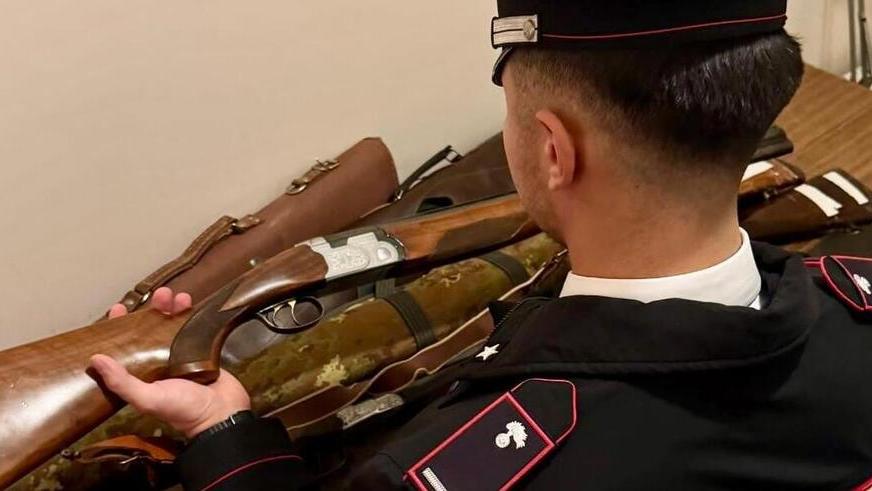 Fucili ritirati dai carabinieri