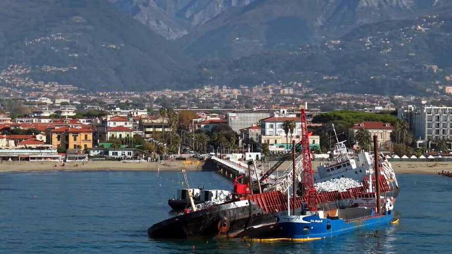 La nave incagliata