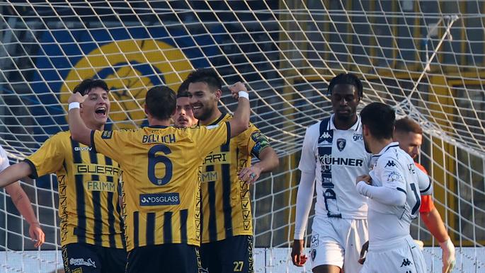 L'esultanza dei padroni di casa