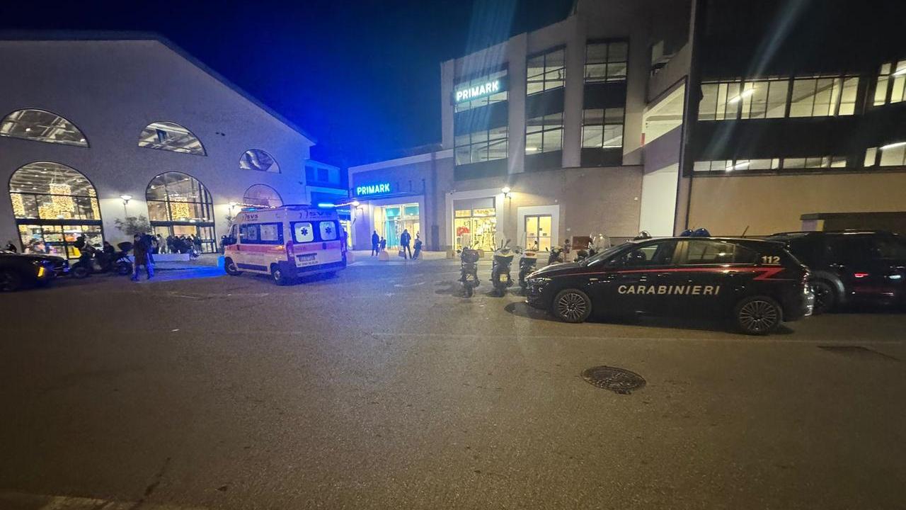 Livorno, caos al mercatino di Natale di Porta a Mare. La lite per un parcheggio finisce a spintoni