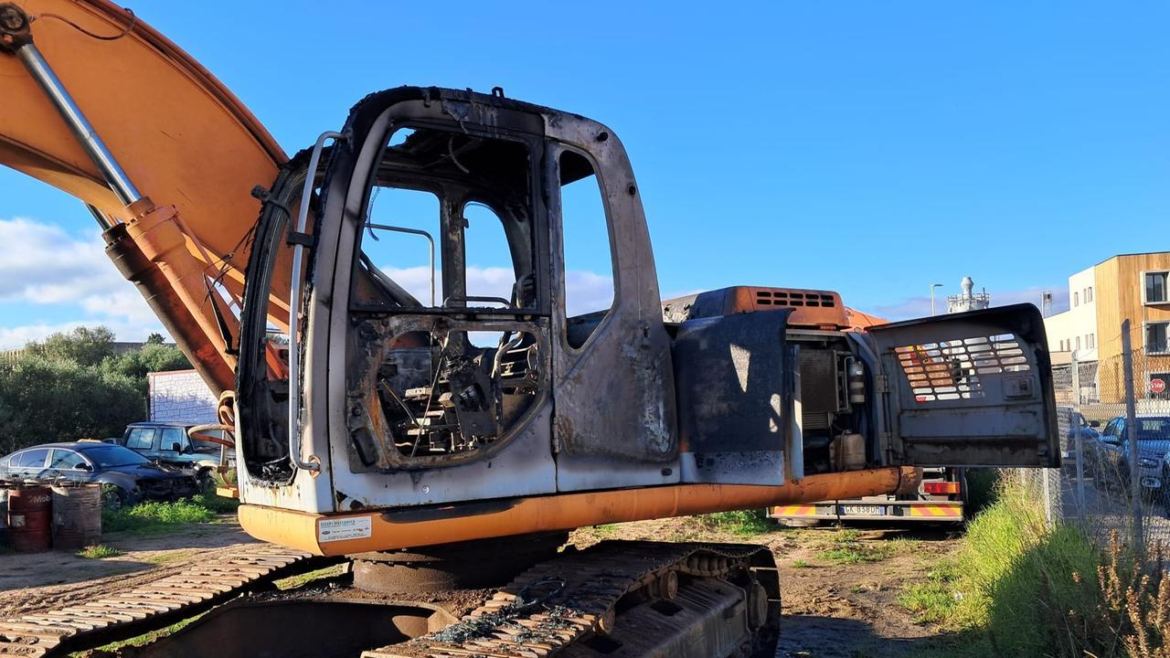 Il raid incendiario a Olbia: l’autore immortalato dalle telecamere