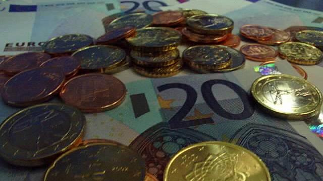 EURO, DISTRIBUITE NEGLI UFF. POSTALI.