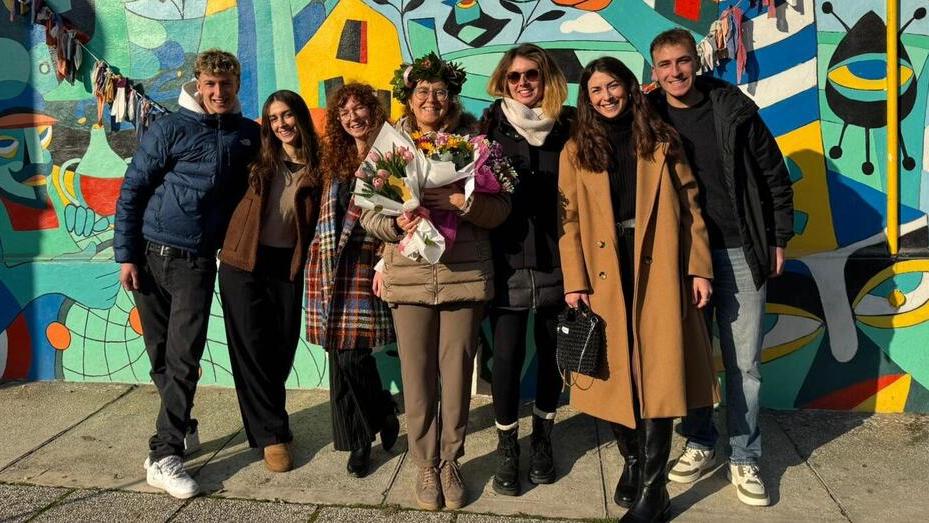 Rita Frassineti con i suoi sei figli <br />
