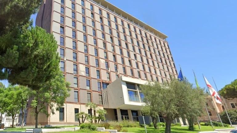 Doppi incarichi e stipendi, la Regione batte cassa: restituite i soldi