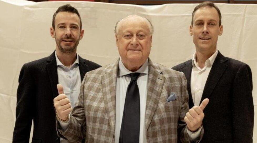 
	Riccardo Porciani tra i figli Luca e Francesco

