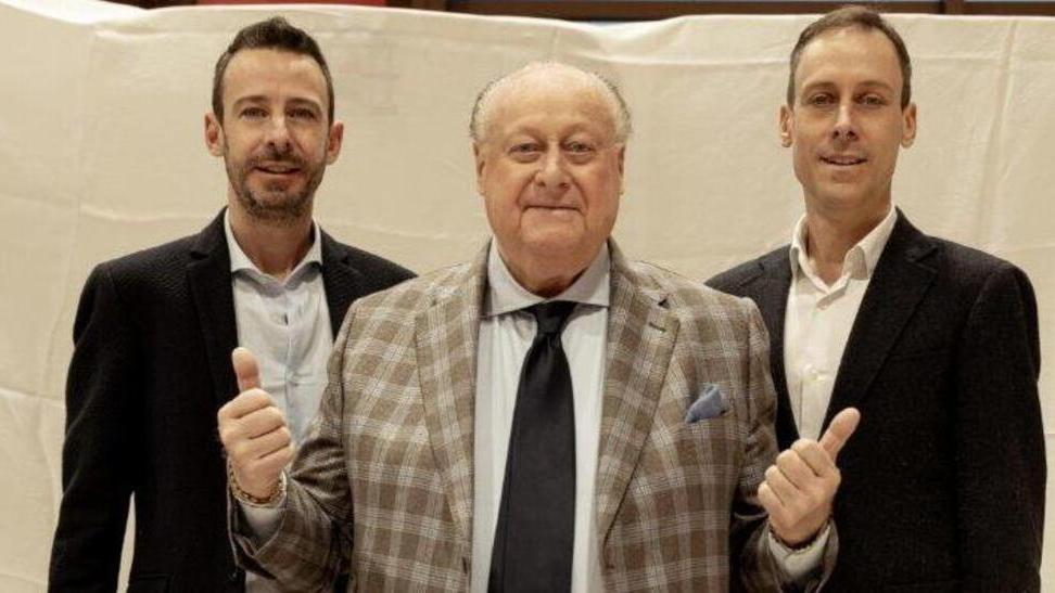 Riccardo Porciani tra i figli Luca e Francesco