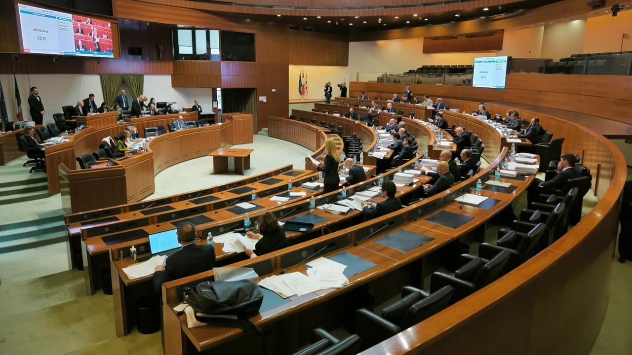 Due incarichi e due stipendi: la Regione chiede i soldi indietro – la sentenza Magi scuote la politica