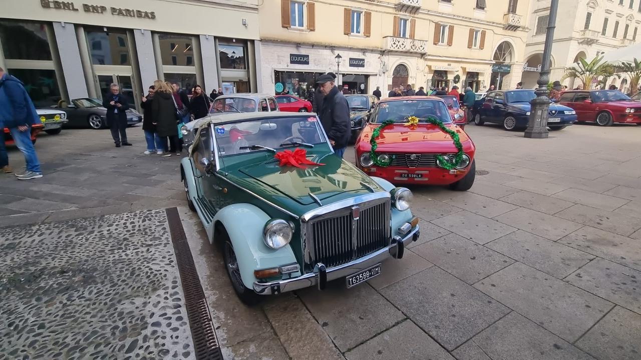 A Sassari sfilano le auto d’epoca – VIDEO