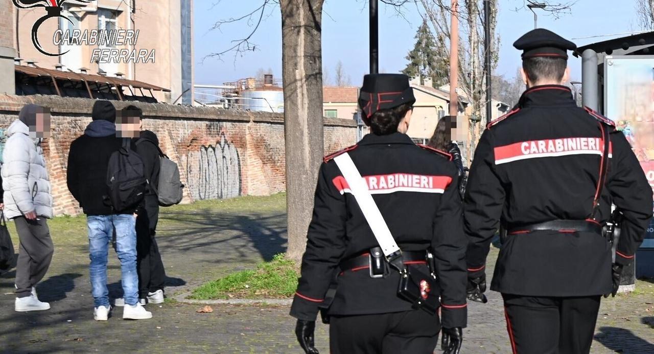 Minorenne bullizzato da due coetanei a Ferrara, adolescenti denunciati
