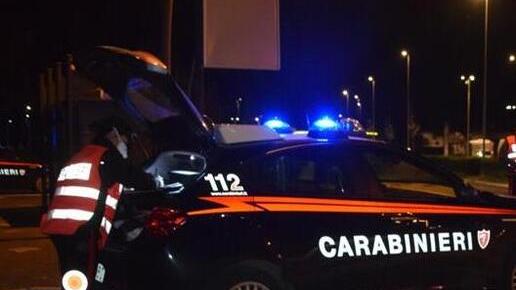 Livorno, passa col rosso e si schianta contro un’auto in sosta. Inseguito e bloccato <br type="_moz" />