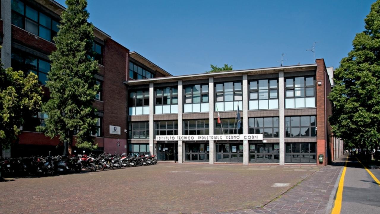 Professoressa mostra un video porno agli studenti e viene licenziata, il tribunale: «Va reintegrata»