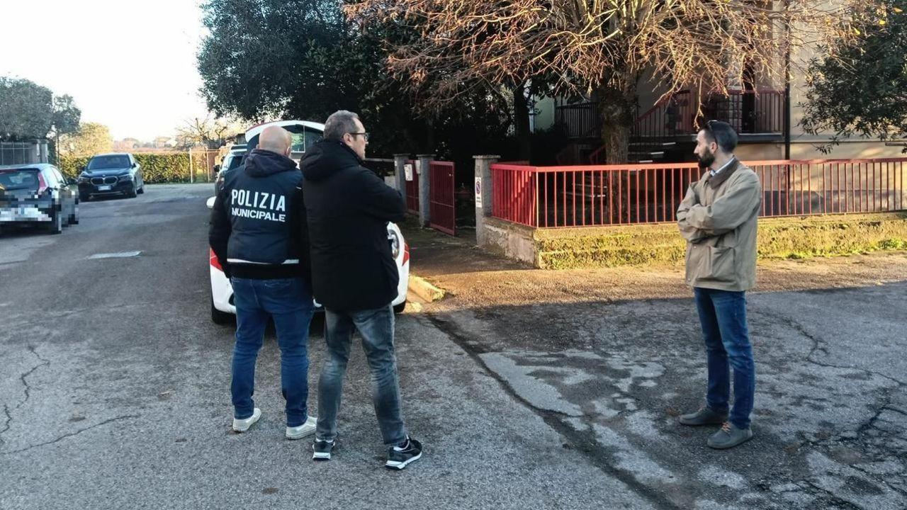 La strada in cui si trova la casa i (foto Misericordia Campi Bisenzio)