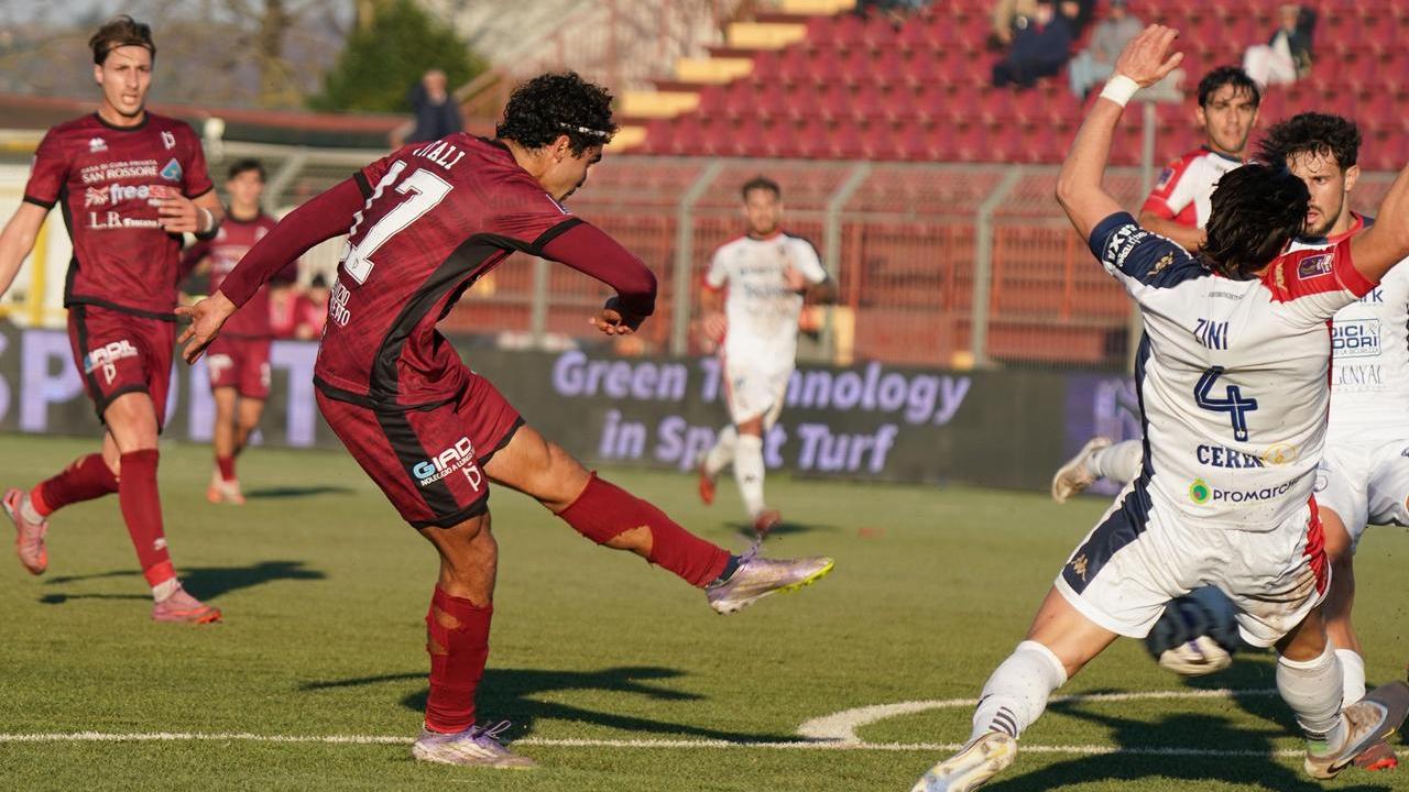 Il gol del vantaggio granata (foto Stick)