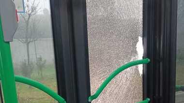 I danni al bus di Autolinee Toscane