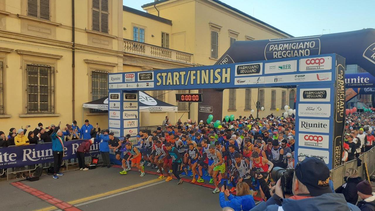 L’eritreo Solomon e la ruandese Mukandanga vincono la maratona di Reggio Emilia