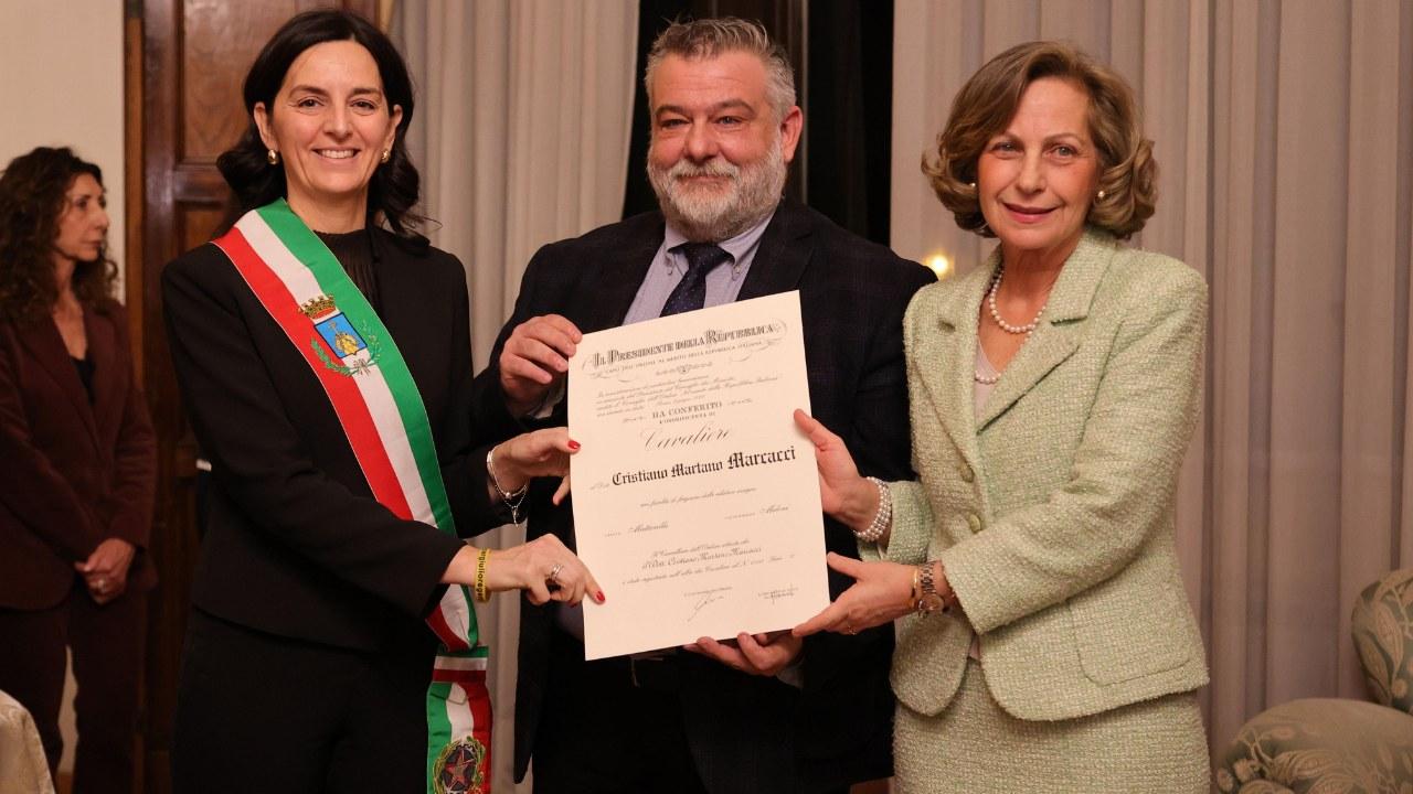 Il direttore Cristiano Marcacci fra la prefetta Maria Luisa D’Alessandro e la sindaca Linda Vanni (a sinistra)