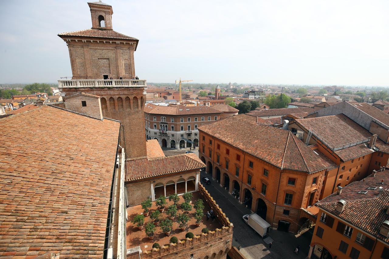 I prezzi dei servizi comunali a Ferrara: sposarsi costa, scuola invariata