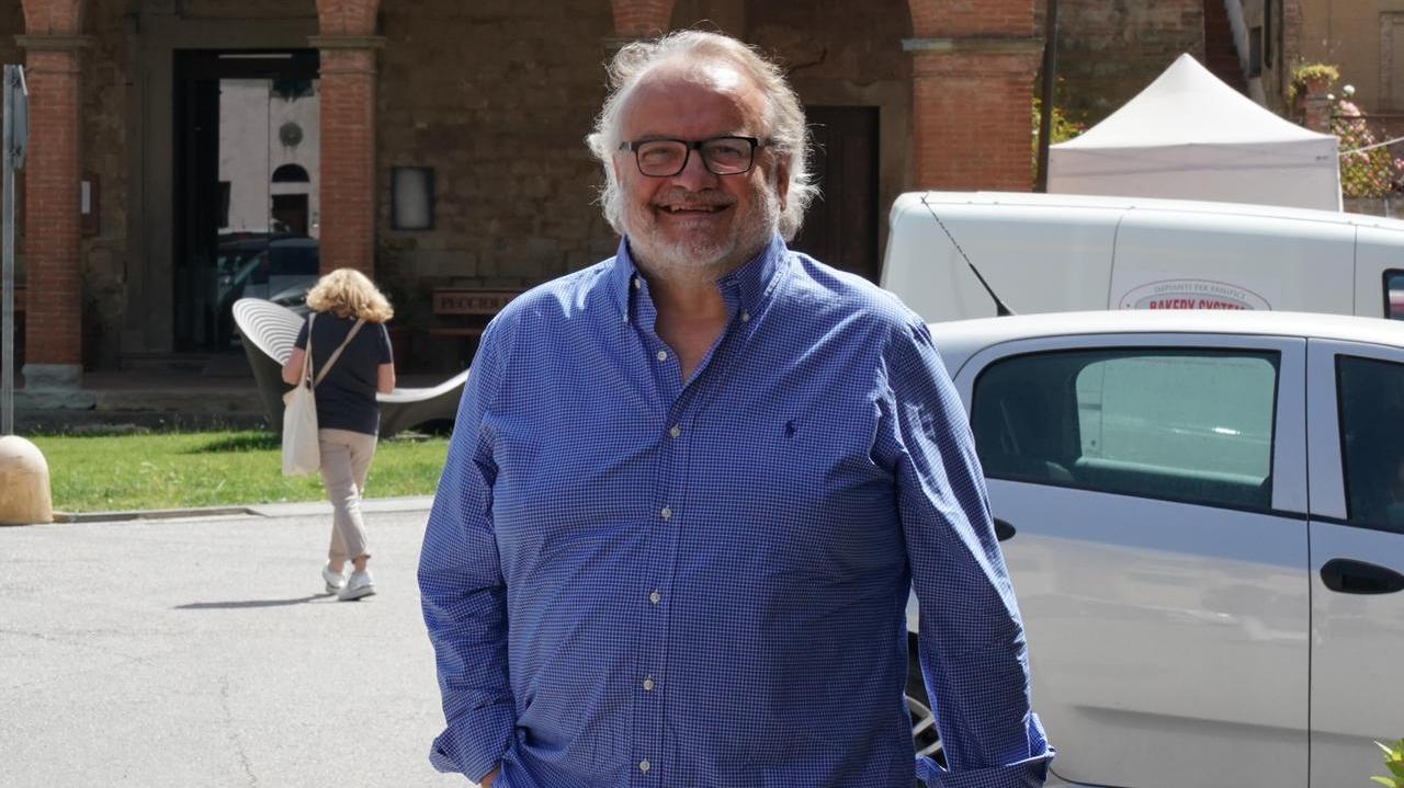 Corrado Guidi durante la campagna elettorale per le comunali di Bientina nel 2022