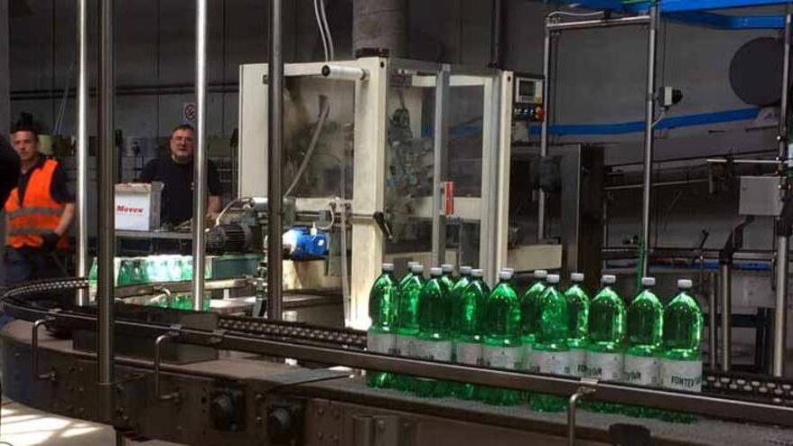 L’impianto per l’imbottigliamento dell’acqua Fonteviva (foto d’archivio)