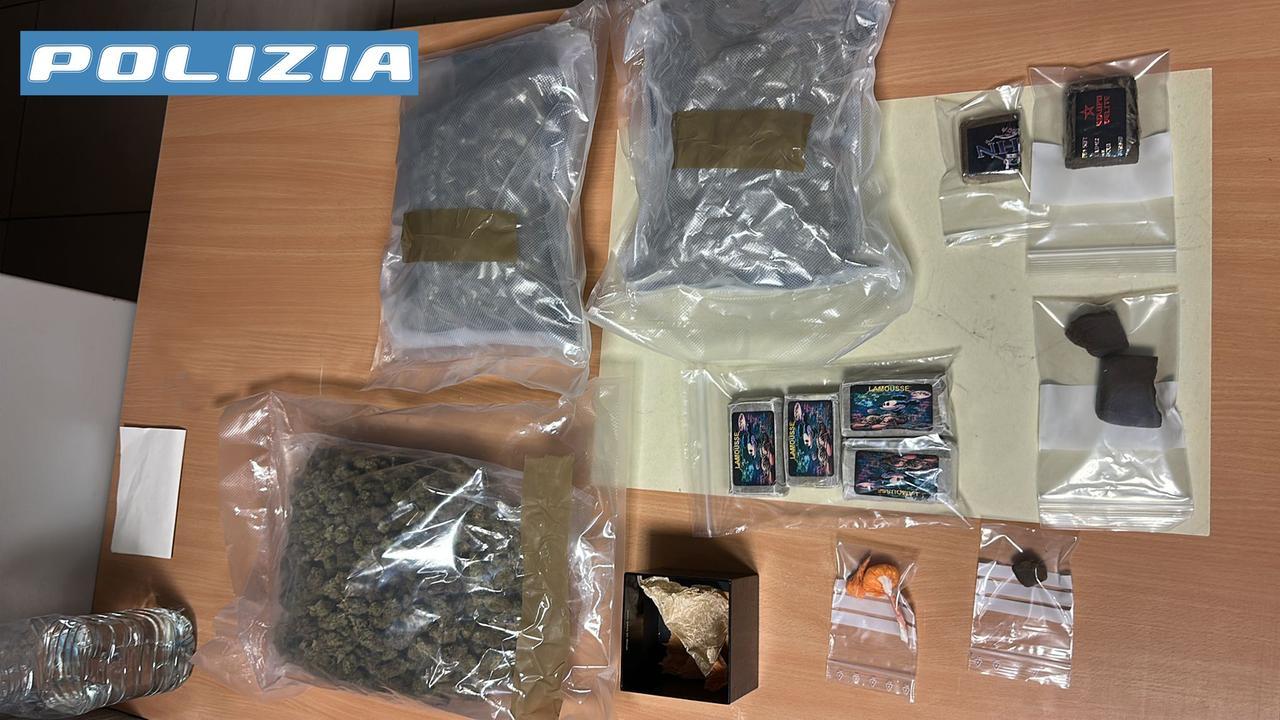 Sassari, litiga con la madre e arriva la polizia: in camera aveva due chili di droga, arrestato un giovane