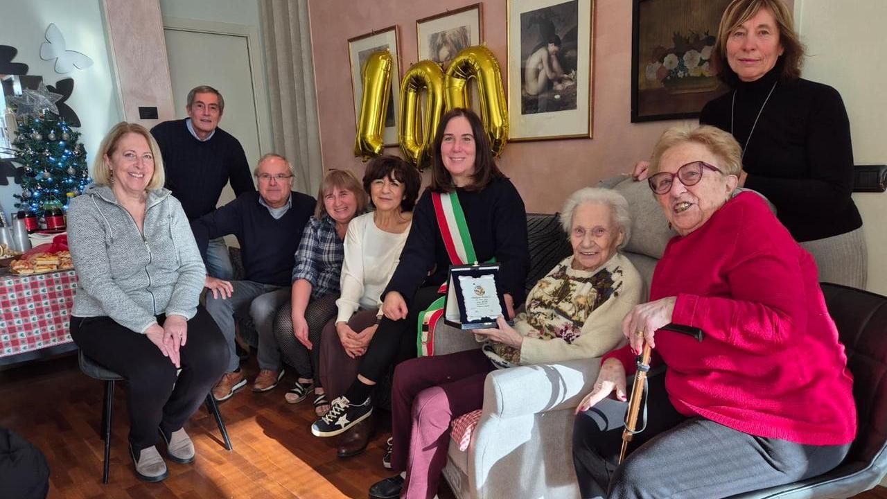 Adalgisa compie cent’anni, gli auguri di Ferrara all’ex maestra