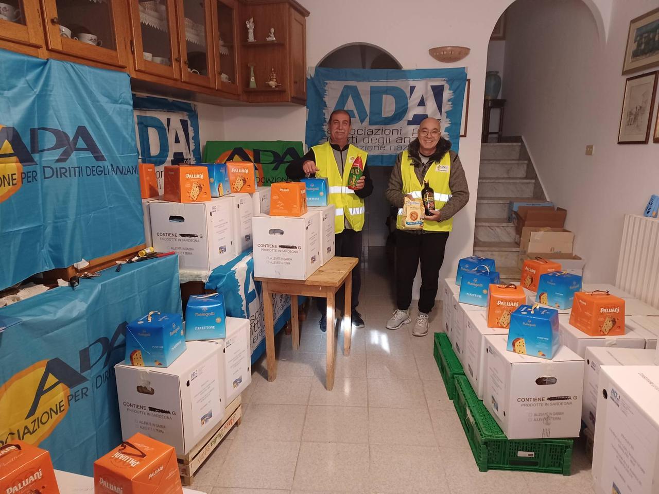 Pacchi alimentari e sorrisi per aiutare 40 famiglie in difficoltà