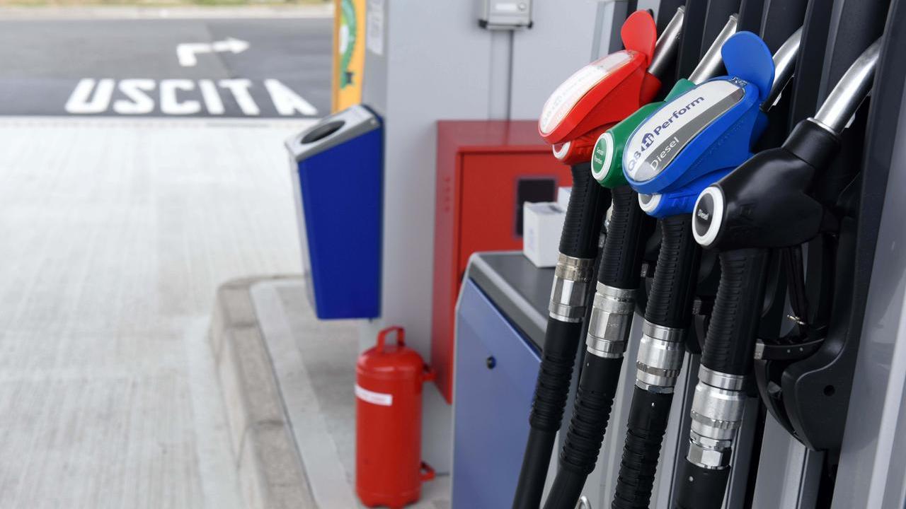 Da gennaio rincari su assicurazioni e gasolio: ecco tutti gli aumenti
