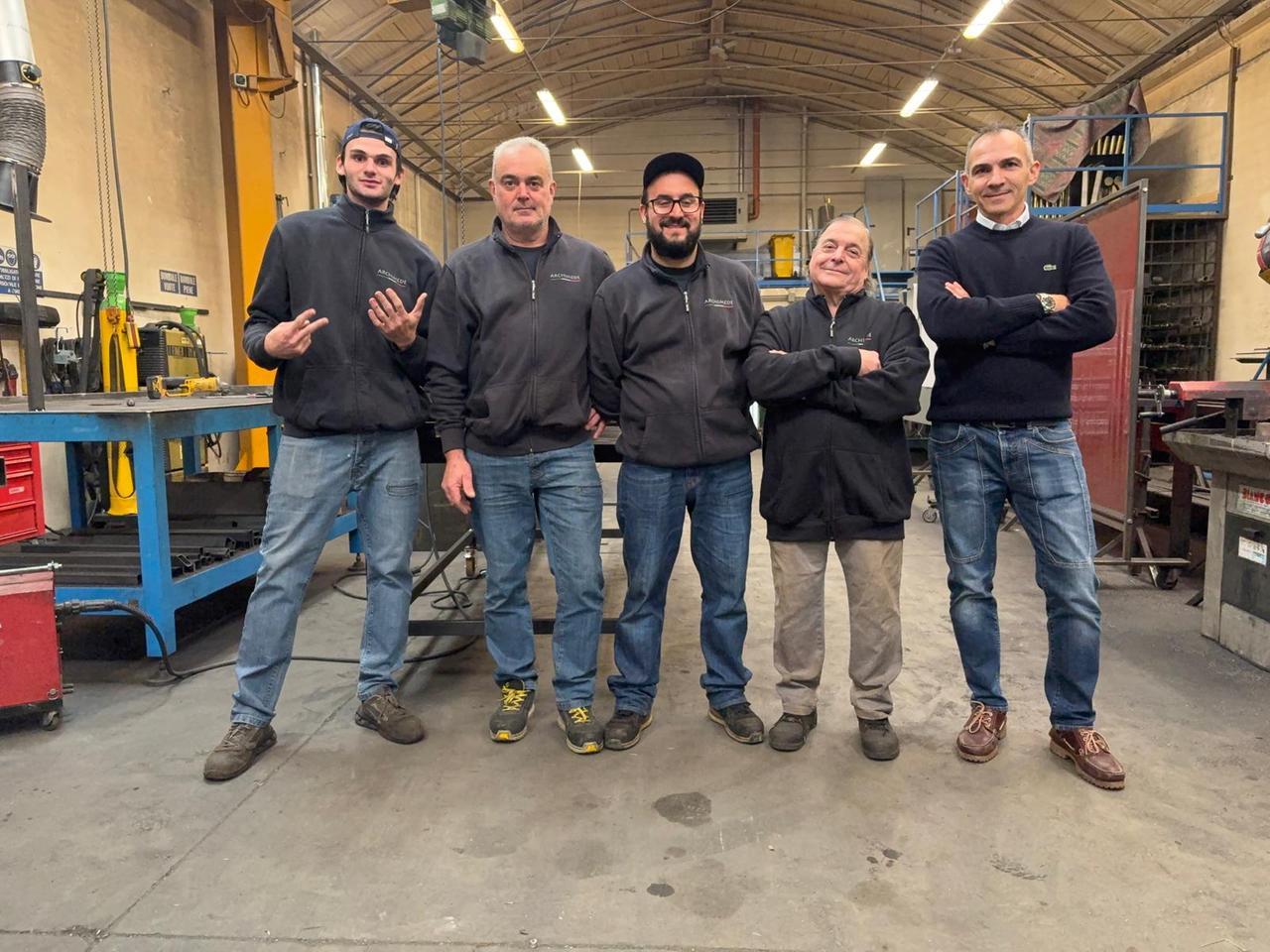 
	Deiana con i dipendenti di Archimede

