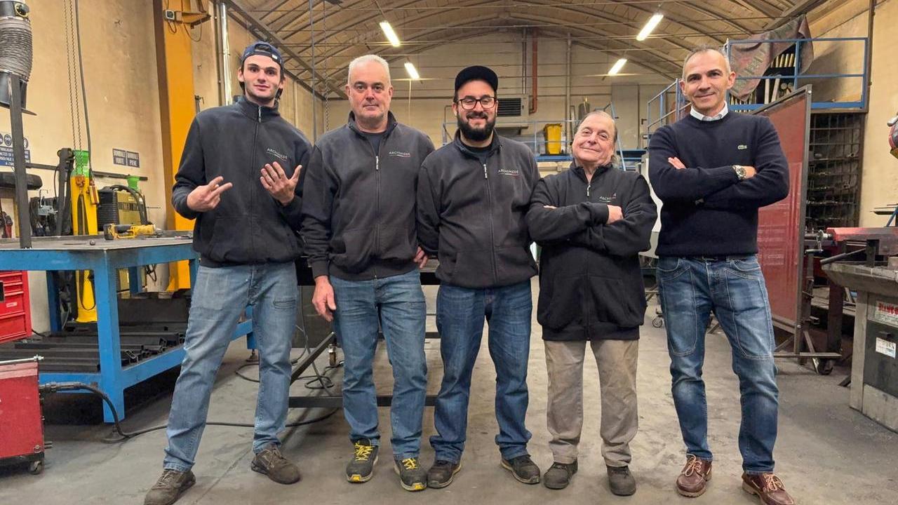 Deiana con i dipendenti di Archimede