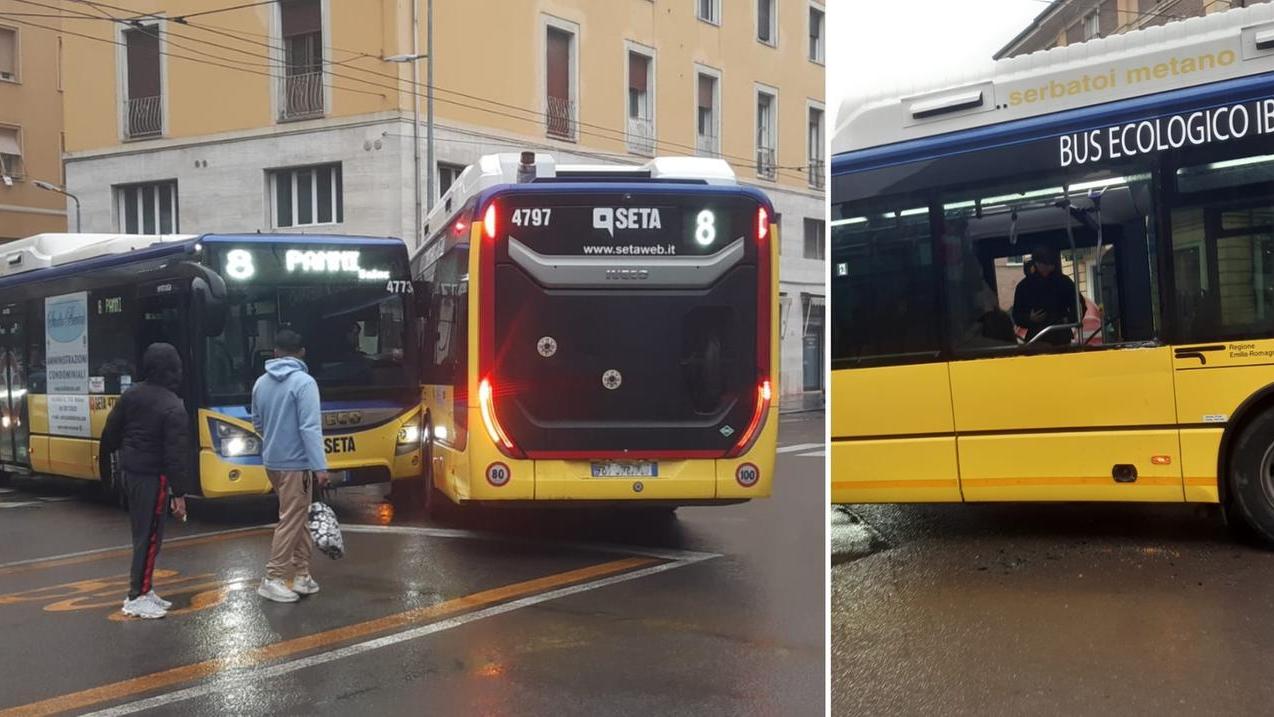 L'incidente tra i due autobus e il finestrino rotto