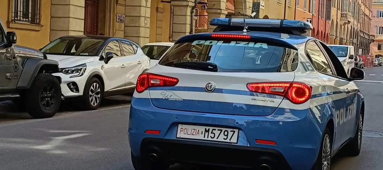 Scappa di casa a Bergamo, due giorni dopo chiede aiuto alla polizia a Modena: ragazzina riaffidata ai genitori