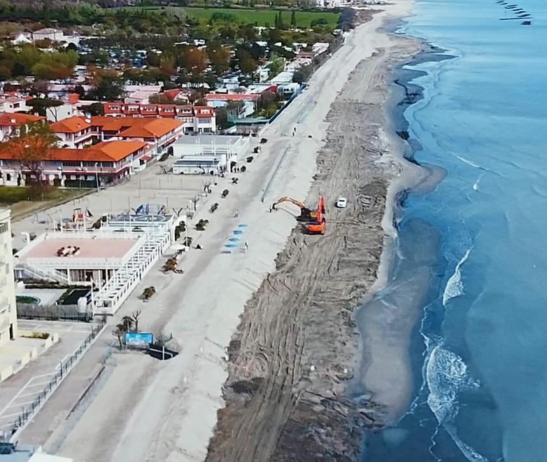 Allarme erosione costiera ai Lidi: si perdono fino a 10 metri all’anno