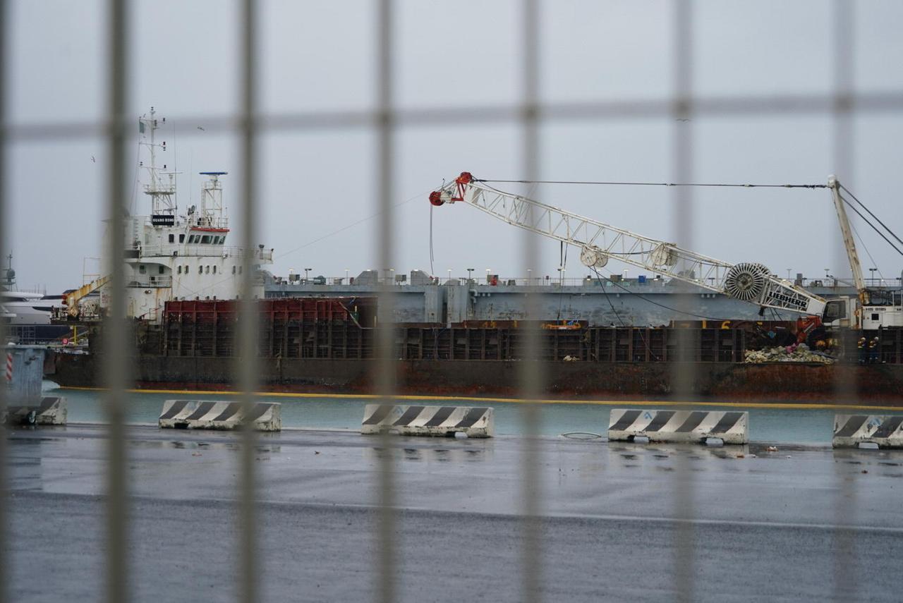 
	La nave Guang Rong al porto di Livorno (foto Stick)

