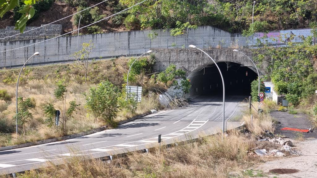 La galleria di Mughina è chiusa al traffico dal 2022